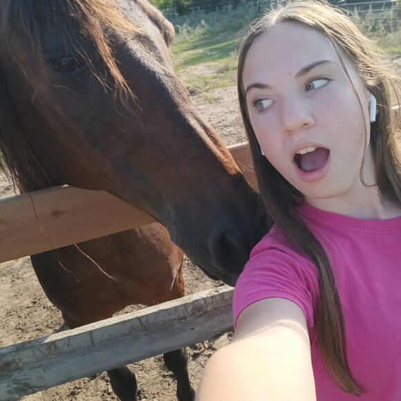 Meet your Posher, Molly - Picture 2 of 5